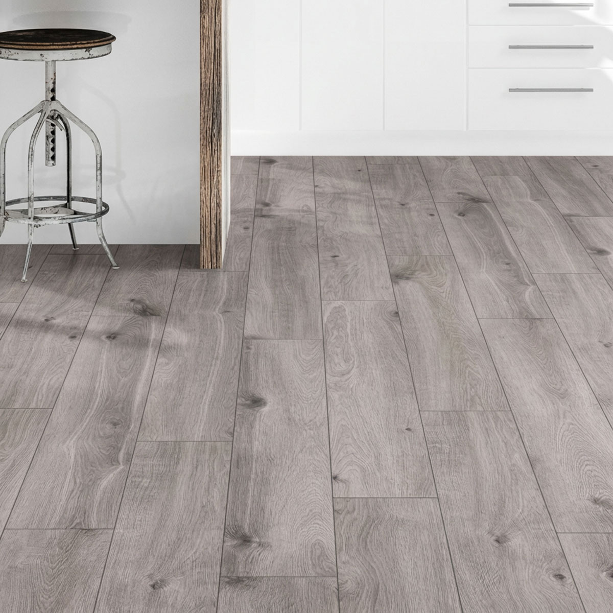 LAMINAT CASTELLO HRAST TORNADO K395 8MM KL 32