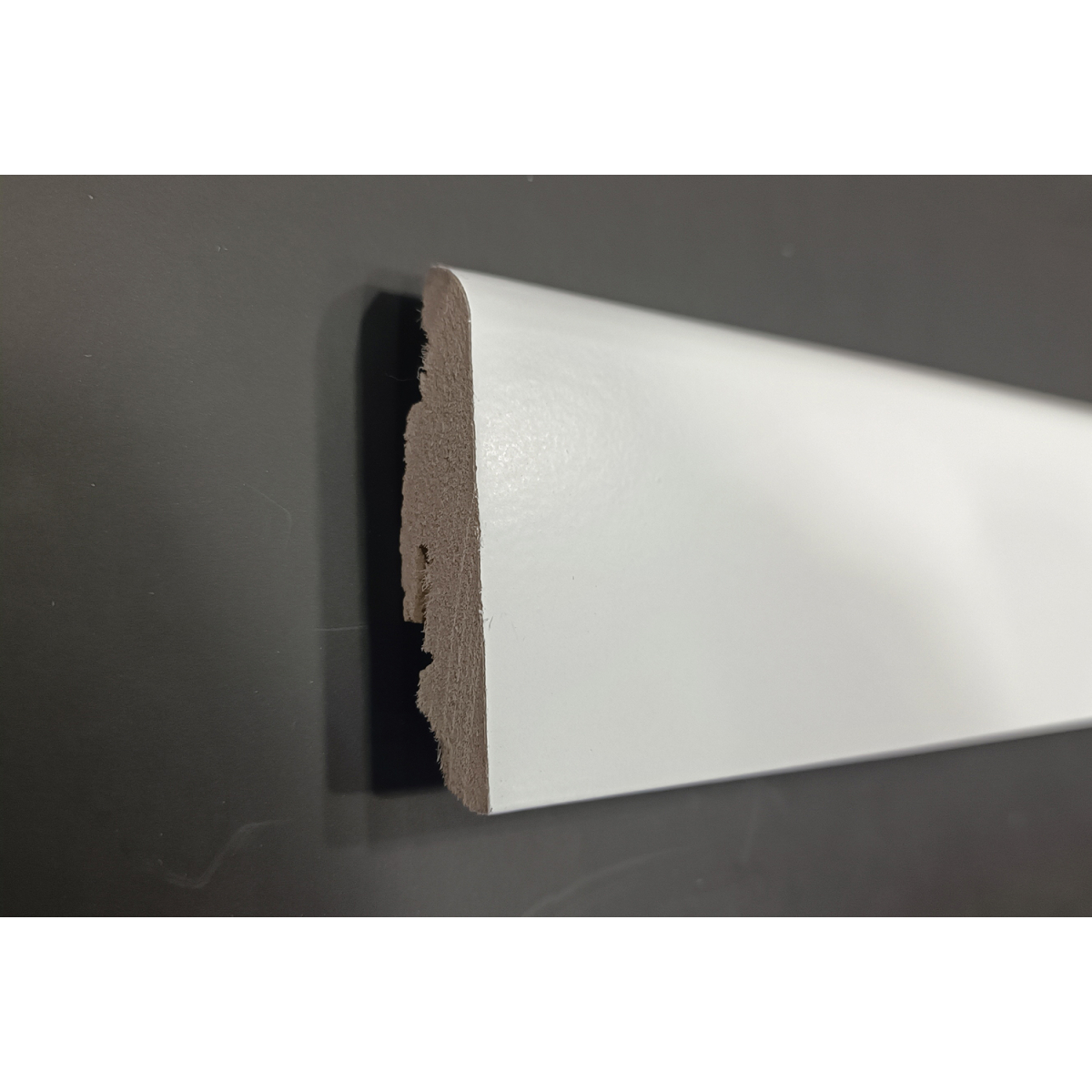 LAJSNA BIJELA LAKIRANA FU060L LFF0003 19X58X2400 MDF